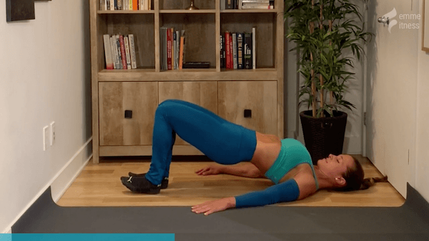 exercice du leg curl inversé au sol