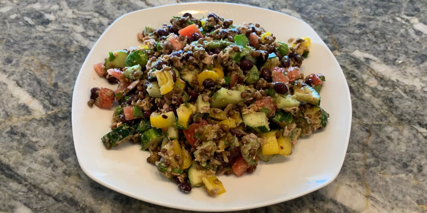 salade de légumineuses et légumes