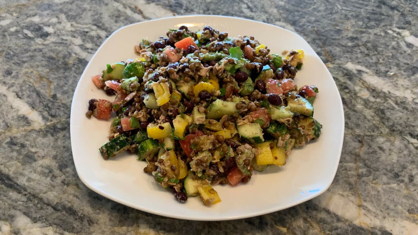 salade de légumineuses et légumes