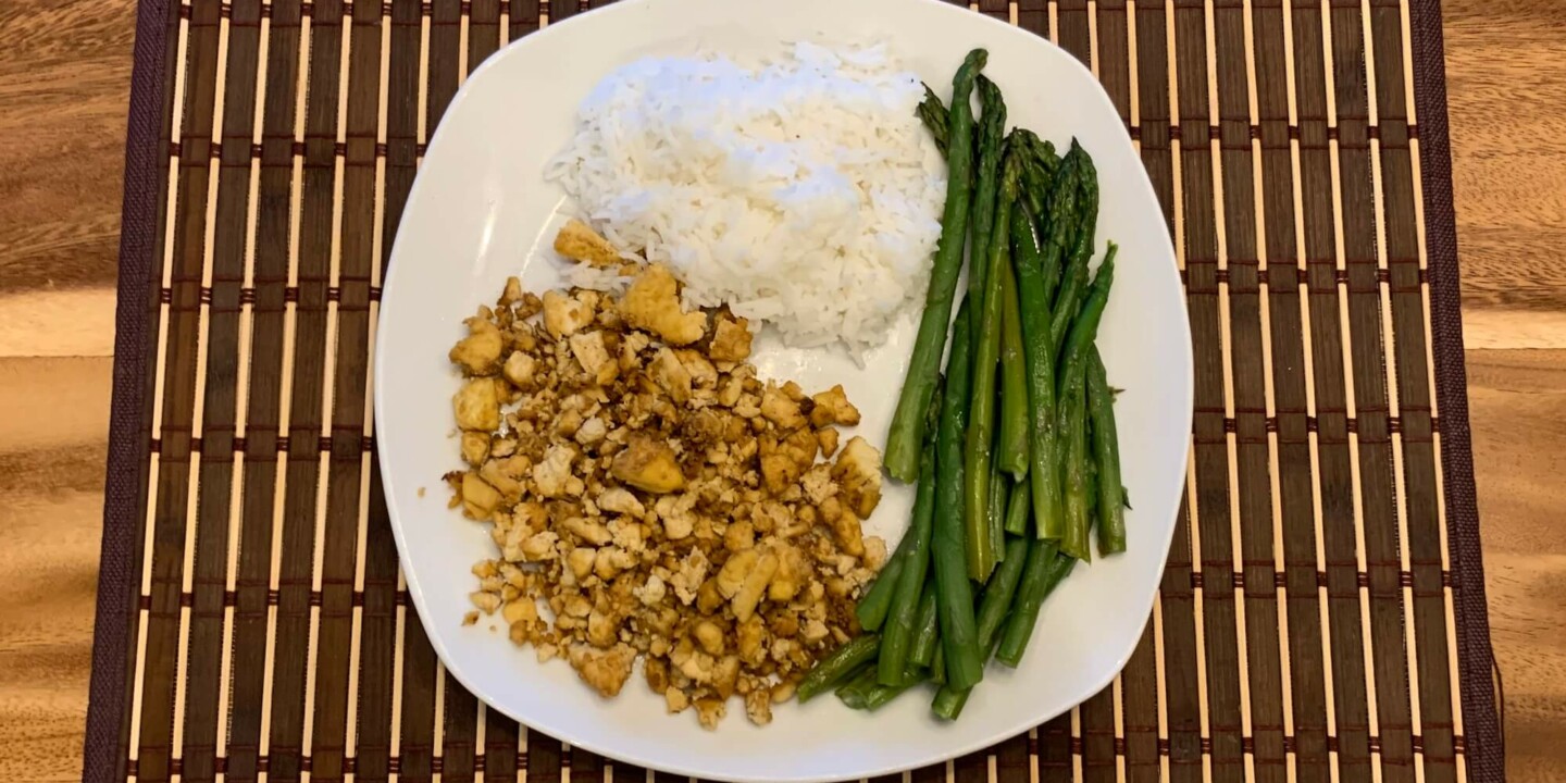 repas avec tofu magique asperge et riz